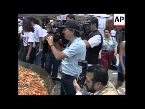 VENEZUELA: CARACAS: LARGEST PAELLA &amp; CAKE IN THE WORLD IS MADE